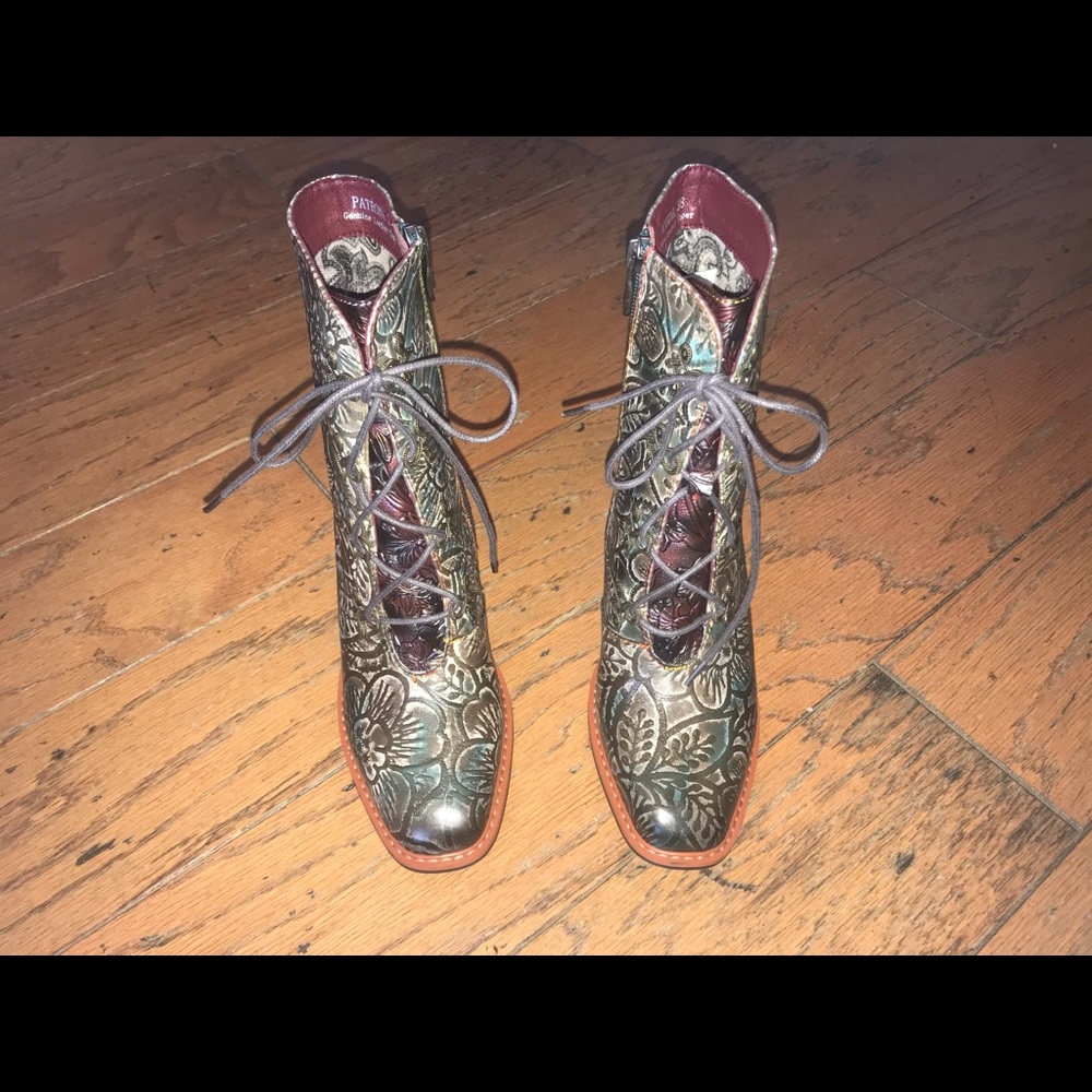 L’Artiste Patrona Booties NWB unworn. Size 38